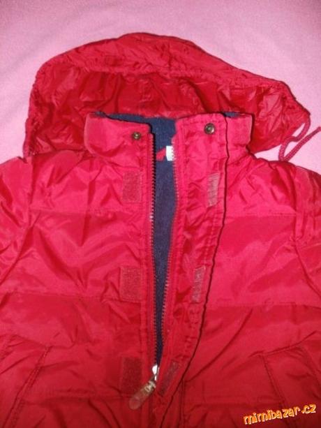 Bunda s kapucí, prénatal,74