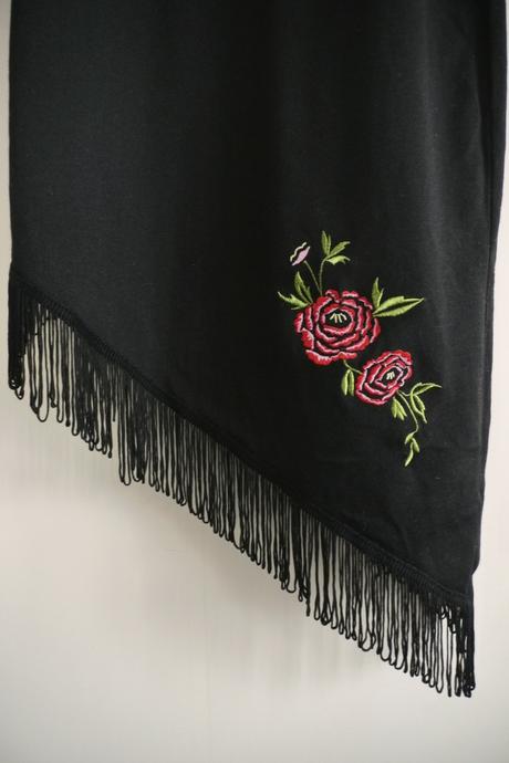 Cerne asymetricke saty s trasnemi, s