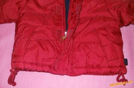 Bunda s kapucí, prénatal,74