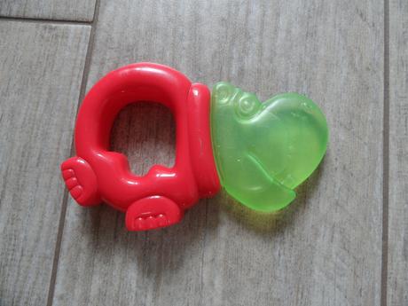 Hroch chrastítko s kousátkem, 