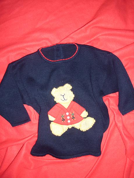 Tmavě modrý svetr s medvídkem, marks & spencer,104