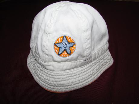 Bílý klobouček s hvězdicí, 74