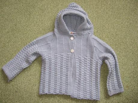 Propínací svetřík s kapucí, 92