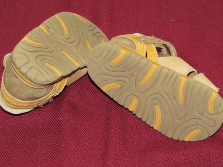 Sandálky s krytou špicí, 21