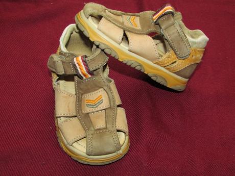 Sandálky s krytou špicí, 21