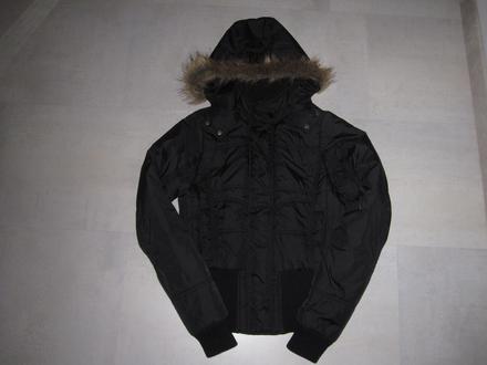 Bunda s kapuckou s kožešinkou, s