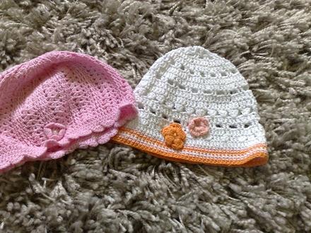 Háčkované čepičky 2 ks, 74