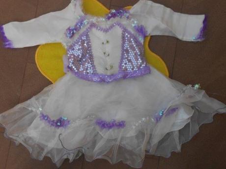 Šaty bílo fialové, 104