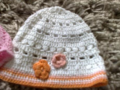 Háčkované čepičky 2 ks, 74