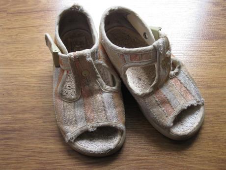 Lakované střevíce + látkové sandály zdarma, 22